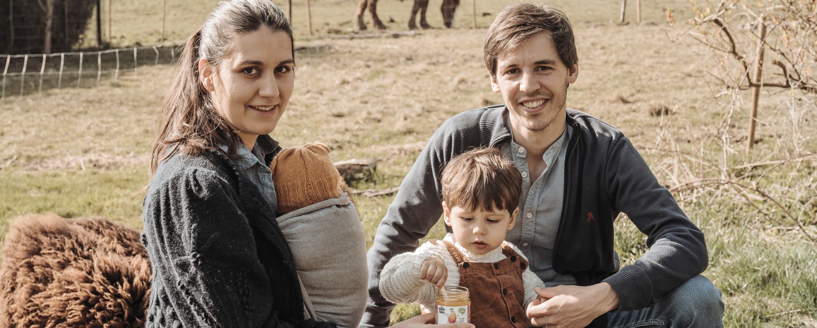 Familie mit Produkten, © Conserverie & Moutarderie Belge Familie mit Produkten, © Conserverie & Moutarderie Belge