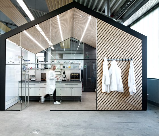 Das Labor bei Zahnen Technik, © Kathrin Kläsges Das Labor bei Zahnen Technik, © Kathrin Kläsges