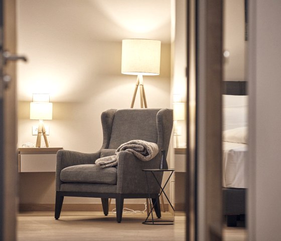 Hotelzimmer Einrichtung Details, © Seehotel Maria Laach Hotelzimmer Einrichtung Details, © Seehotel Maria Laach