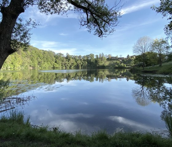 Blick auf das Ulmener Maar, © GesundLand Vulkaneifel GmbH, Carina Wagner Blick auf das Ulmener Maar, © GesundLand Vulkaneifel GmbH, Carina Wagner