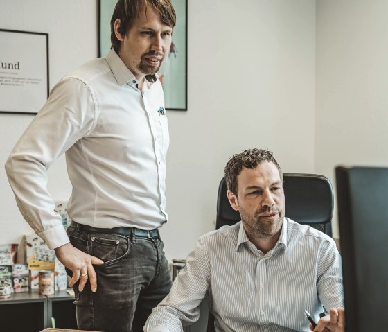 Gemeinsam werden Projekte geplant: Markus (li) und Michael Koller, © Lorena Krämer Gemeinsam werden Projekte geplant: Markus (li) und Michael Koller, © Lorena Krämer