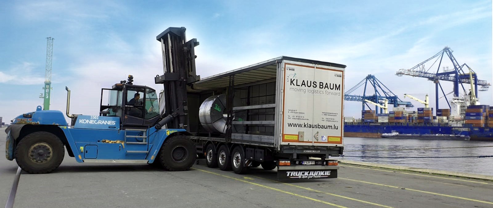 Entladung am Hafen, © Internationale Transporte Klaus Baum Entladung am Hafen, © Internationale Transporte Klaus Baum