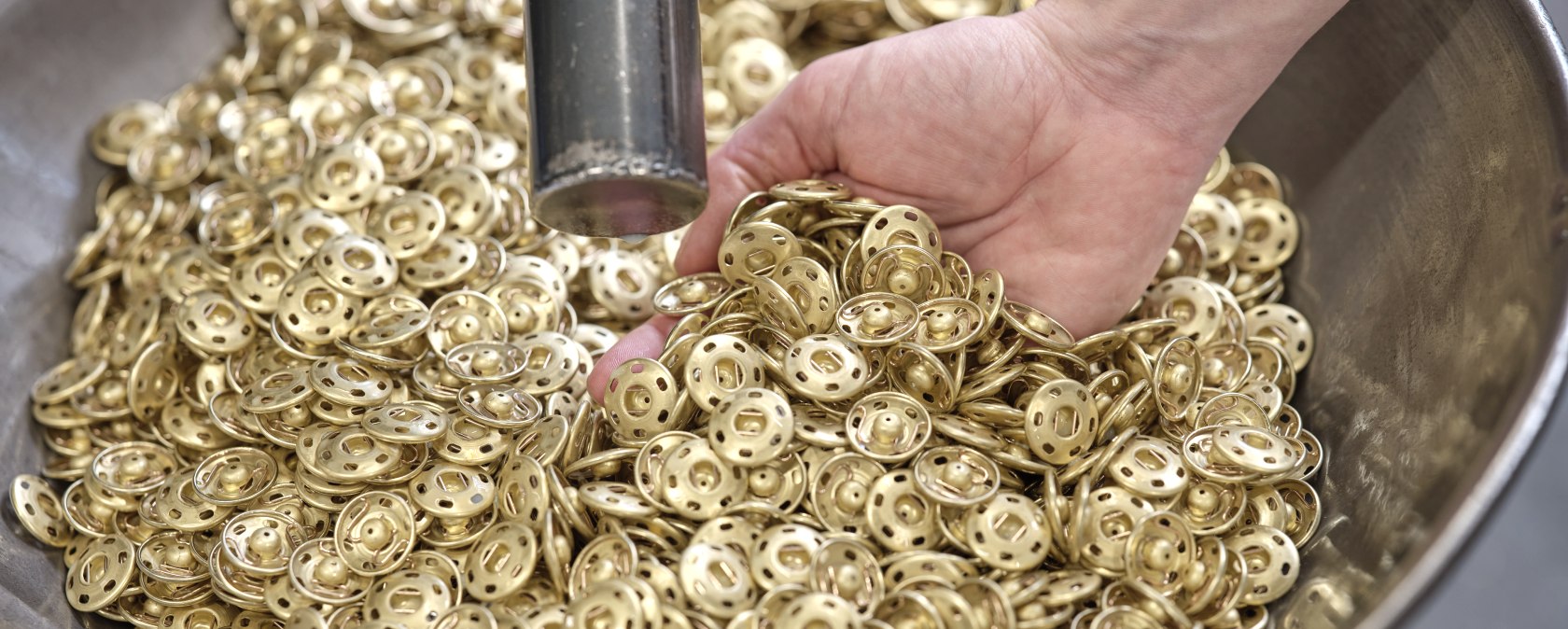 Herstellung der Druckknöpfe, © Prym Consumer Europe GmbH Herstellung der Druckknöpfe, © Prym Consumer Europe GmbH