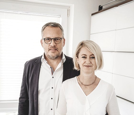 Jutta Kahlbetzer und Wolfgang Thelen, © Hoffmann Natural Eyewear Jutta Kahlbetzer und Wolfgang Thelen, © Hoffmann Natural Eyewear