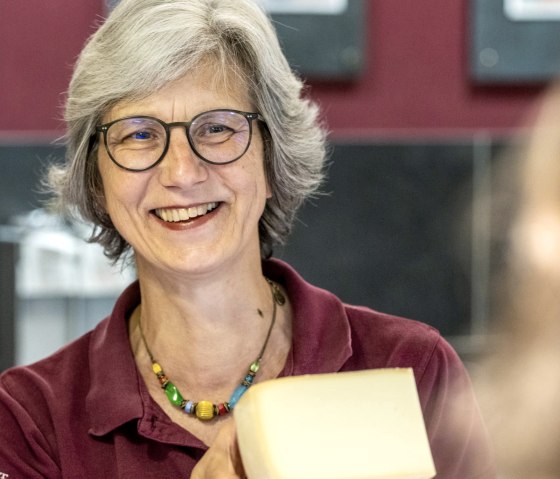 Hofladen Verkäuferin, © Eifel Tourismus GmbH, Dominik Ketz Hofladen Verkäuferin, © Eifel Tourismus GmbH, Dominik Ketz