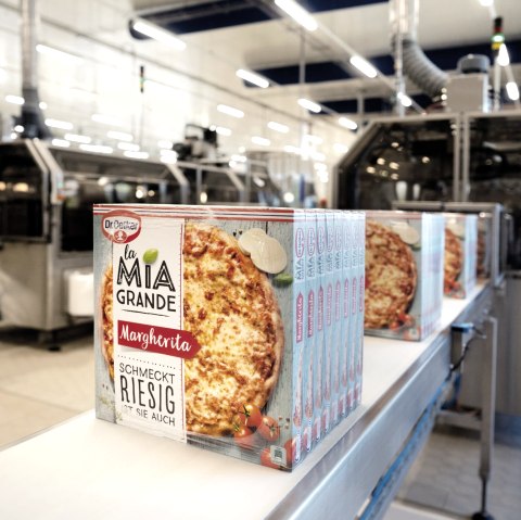 Dr. Oetker Pizzaproduktion, © Dr. August Oetker Nahrungsmittel KG Dr. Oetker Pizzaproduktion, © Dr. August Oetker Nahrungsmittel KG