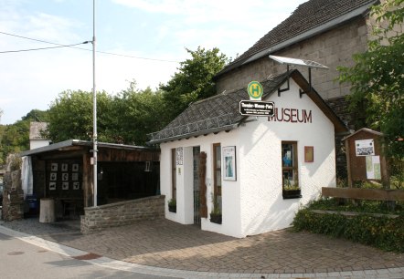 Das &bdquo;wArtehalle&ldquo;-Museum Welchenhausen. Etwas so Unwahrscheinliches h&auml;tte man im 30-Einwohner-Dorf nicht erwartet. , &copy; Eifel hautnah, Stefan Lieser