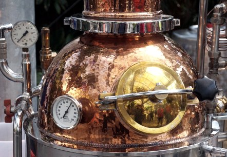 Schnaps Destillieren, &copy; Pixabay