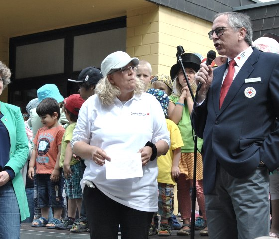 Was einer allein nicht schafft, das schaffen viele&ldquo; lautet das Credo des Netzwerkes, in das sich viele Anbieter einbringen und von dem Betriebe, Organisationen und kommunale Arbeitgeber profitieren., &copy; DRK Euskirchen/Archiv ProfiPress