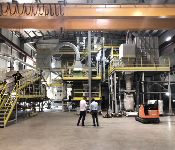In Düren werden die Grasfaser-Pellets produziert, © creapaper GmbH