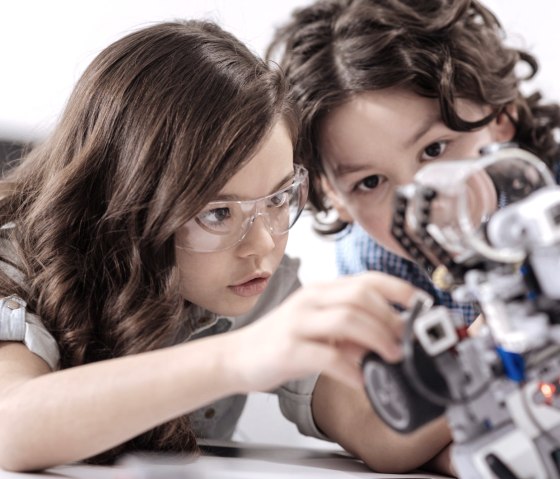 Junior Uni Experimente, &copy; Adobe Stock