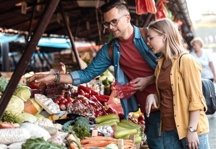 Markt, &copy; Adobe Stock / PointImages