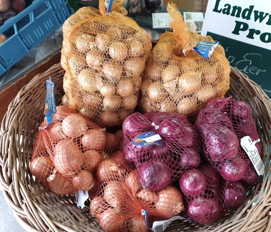 Die Landvogts bauen auch Zwiebeln an, &copy; Kartoffel Landvogt