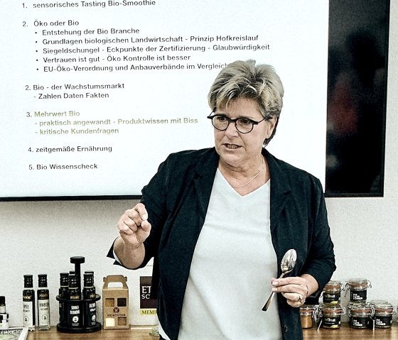 Petra Baudis-Wiedenh&ouml;fer in einer Schulung, &copy; JD-PhotoArt-JanDrexler