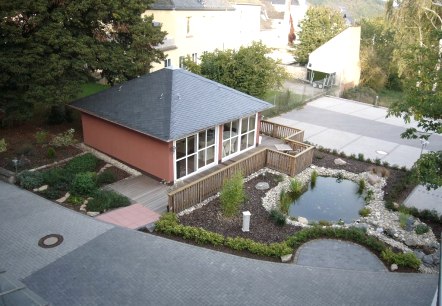 Parkplatz, Grillhütte, Teich