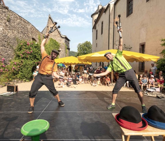 Kleinkunst auf Burg Neuerburg, © Eifel Tourismus GmbH/Dominik Ketz