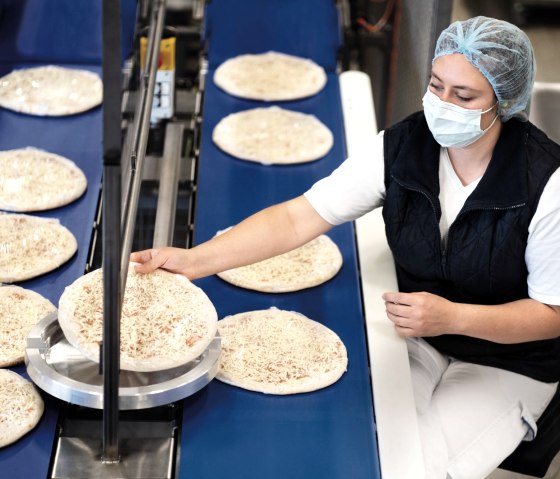 Dr. Oetker Pizzaproduktion, &copy; Dr. August Oetker Nahrungsmittel KG