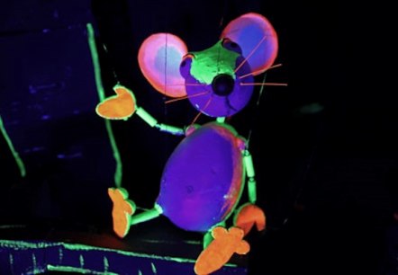 Schwarzlichttheater am Berufskolleg Simmerath/Stolberg, © THEATERausBruch