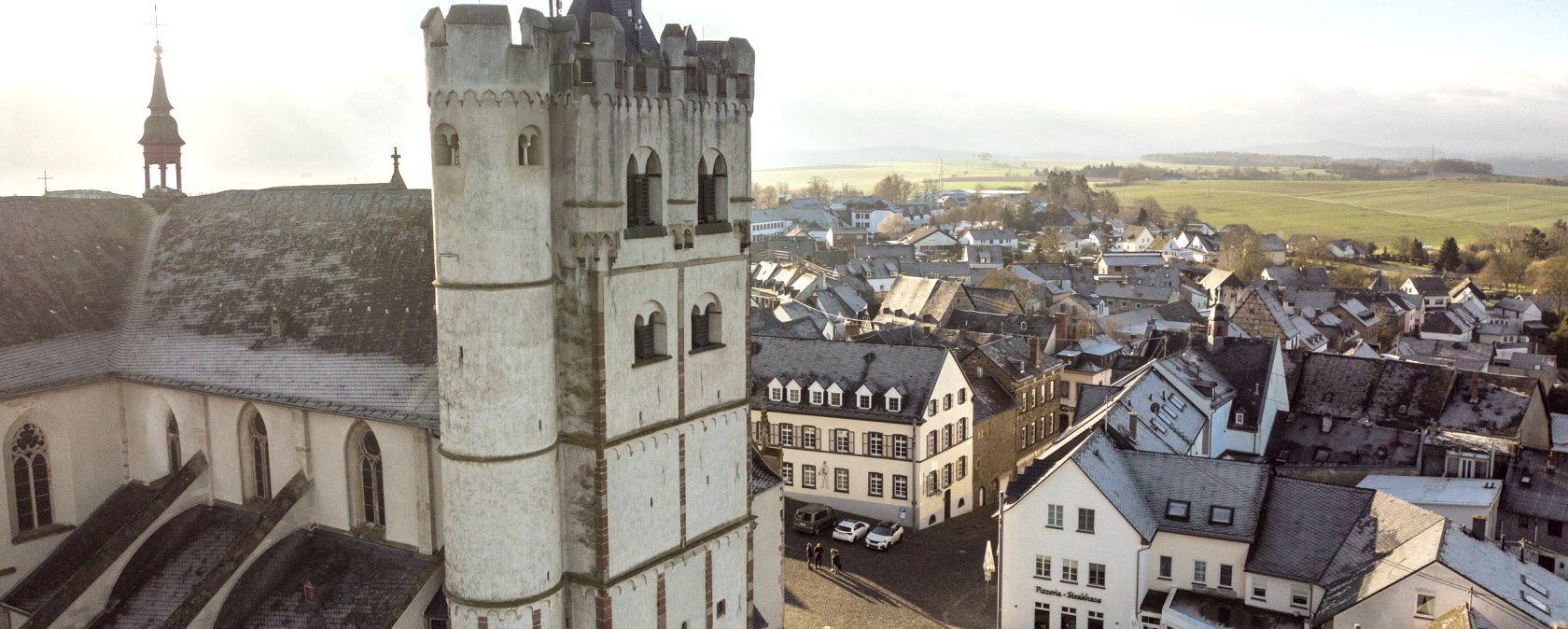 Blick auf M&uuml;nstermaifeld mit Stiftskirche, &copy; Eifel Tourismus GmbH, D. Ketz