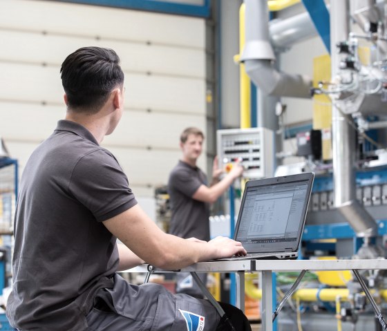 Mitarbeitende im Werk in Simmerath, © schwartz Gruppe