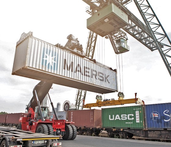 Containerumschlag, &copy; Trierer Hafengesellschaft mbH