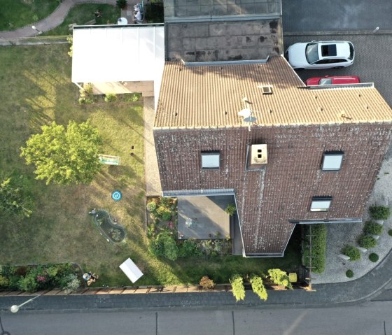 Dächer werden mit Hilfe einer Drohne inspeziert, © KAULARTZ