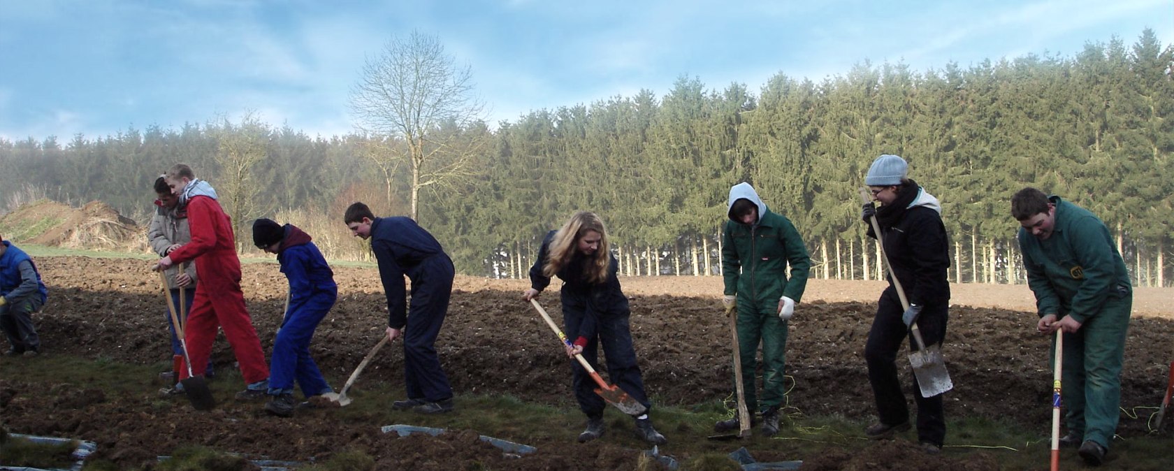 Baumpflanz-Aktion, &copy; Bisch&ouml;fliches Gymnasium/Technisches Institut