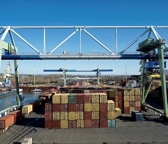 Containerbeladung im Hafen Andernach, &copy; Stadtwerke Andernach