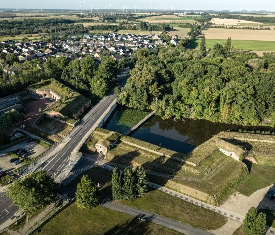 Der Br&uuml;ckenkopfpark von oben, &copy; Eifel Tourismus GmbH/Tobias Vollmer