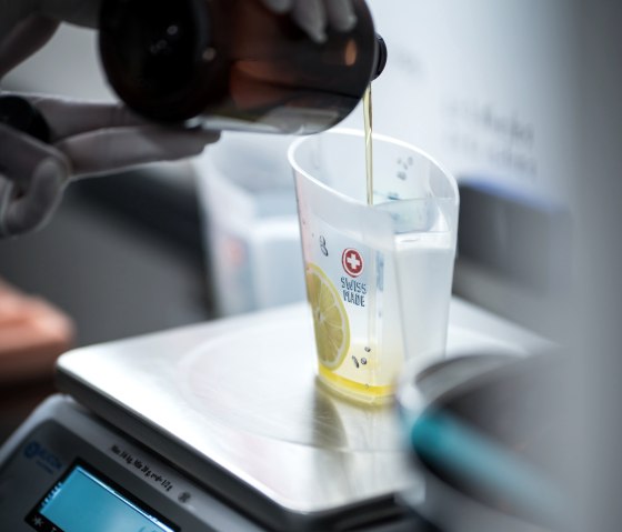 Zutaten werden abgewogen, &copy; BieNeis