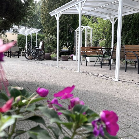 Außenterrasse Gästehaus Feriendorf Pulvermaar, © Feriendorf Pulvermaar