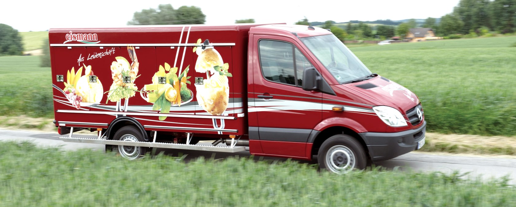 Eismann LKW fährt, © Eismann