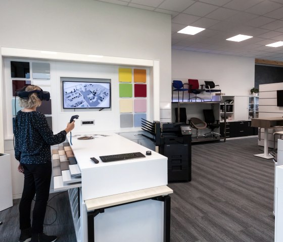 B&uuml;robedarf Lichter VR, &copy; B&uuml;rowelt Lichter