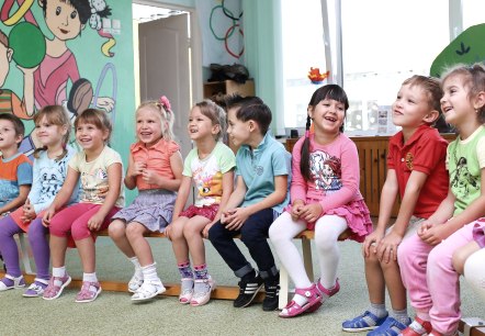 Kinderbetreuung, &copy; Bild von tolmacho auf Pixabay