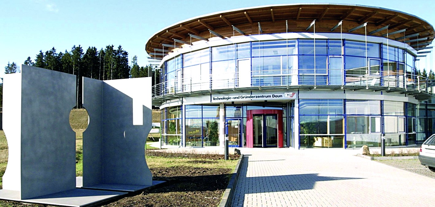 TGZ Eingang, &copy; TGZ Nerdlen-Kradenbach