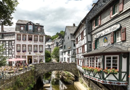 Die Altstadt gl&auml;nzt mit herausgeputzen Fachwerkh&auml;usern, &copy; Eifel Tourismus/Dominik Ketz
