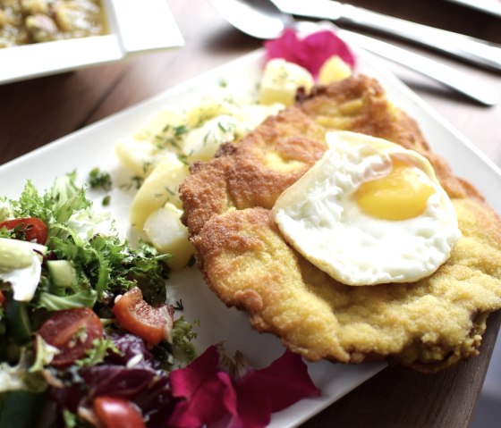 Schnitzel im Hotel Restaurant Maas, &copy; Hotel Restaurant Maas