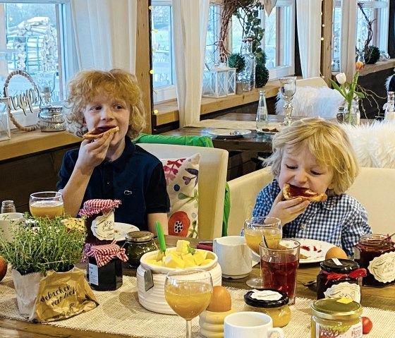 Das Fr&uuml;hst&uuml;cksangebot im Krewelshof spricht auch Kinder an, &copy; Krewelshof