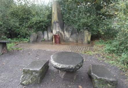 Burg-Quelle mit Rastplatz, © VG Pellenz/Manea