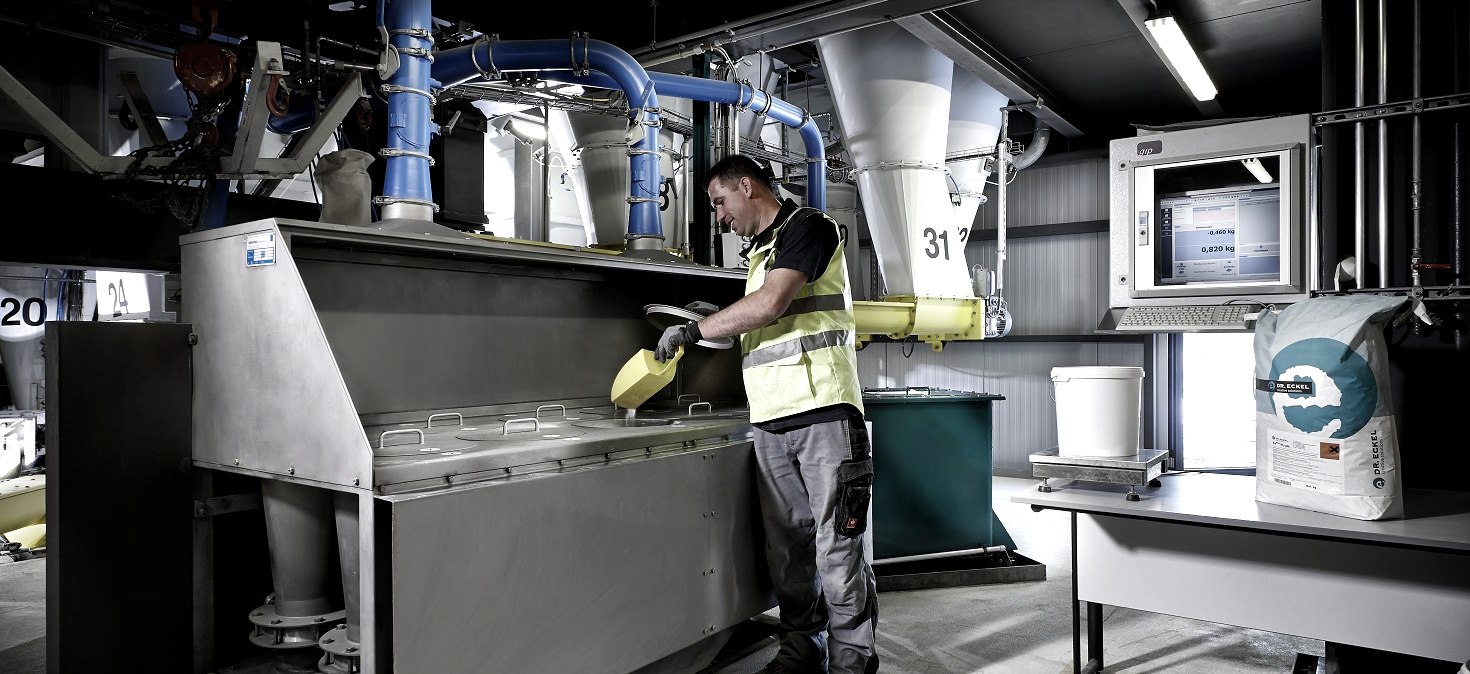 Mischer Handzugabe, &copy; A. Kaduk / Dr. Eckel