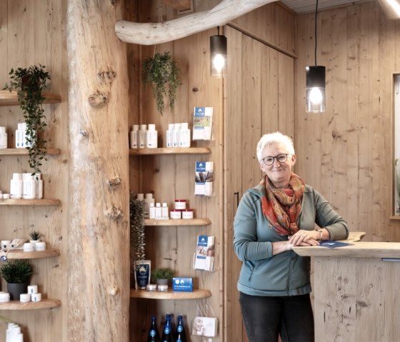 Tanja Kessler im Hofladen vom Stutenmilchhof, &copy; Tanja Kessler