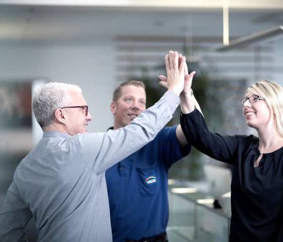 Teamgeist, &copy; Weiss Druck