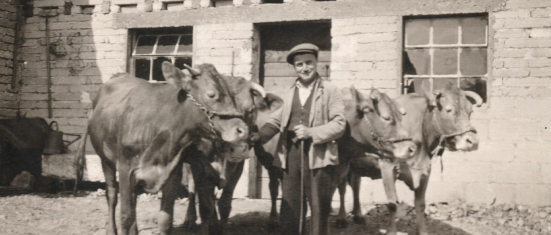Opa Philipp vor dem Hof, &copy; Annas Eifelgarten