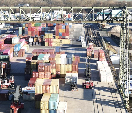 Containerumschlag im Hafen Trier, &copy; Trierer Hafengesellschaft mbH