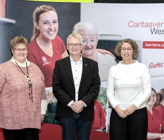 vlnr.: Andrea Ennen, stv. Caritasdirektorin; Winfried W&uuml;lferath, Caritasdirektor; Silke Mathey, stv. Caritasdirektorin, &copy; Caritasverband Westeifel e.V.