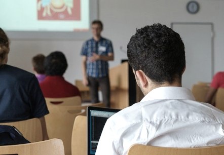Seminar, &copy; Bild von Ulrich Wechselberger auf Pixabay