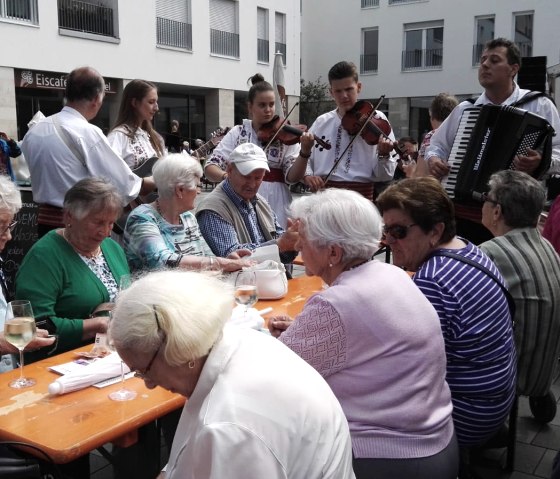 MGH besucht Europ. Folklorefestival - 2, &copy; Fotograf MGH / Andrea Kalkes, DRK