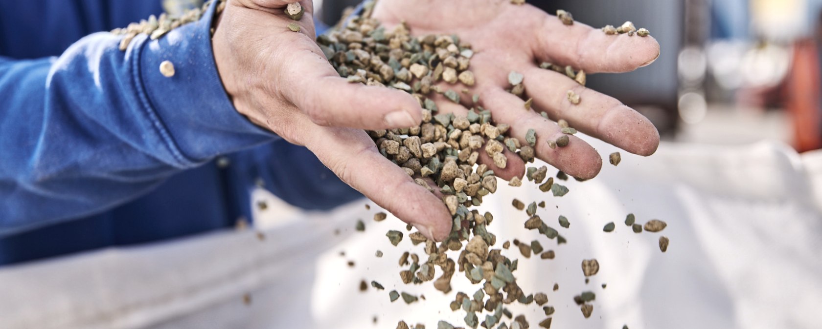 KLANZ stellt aus Bims Granulat her, &copy; Kompagnon Interbims Prozessfotos
