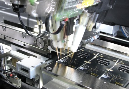 &Uuml;berpr&uuml;fung der Baugruppen, &copy; Kuttig Electronic GmbH