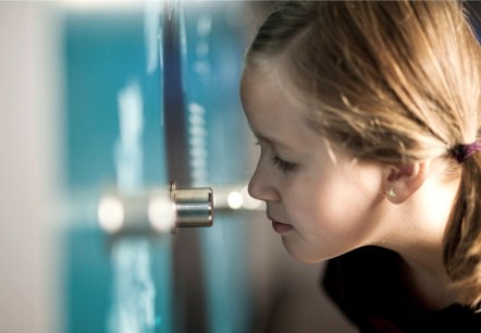 Kind an der Duftwand, &copy; LVR-ZMBD. Schmitz